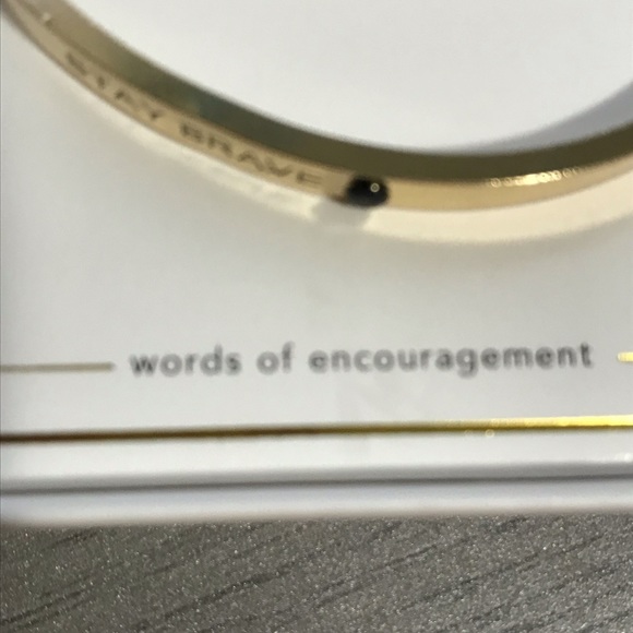 Jo + Le Goldtone Bangle Bracelet “Stay Brave” inscription New in Gift Box - Picture 2 of 4